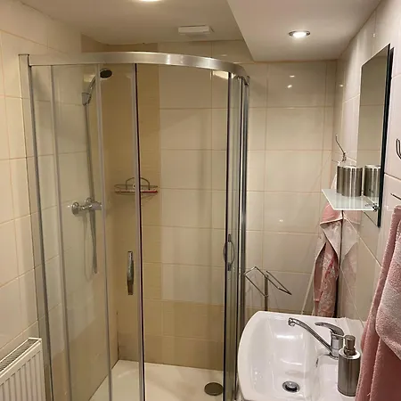 Stanice Lyzaru Guest house